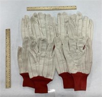 4 Pairs Of Gloves