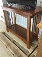 Nice accent table. 28.5 x 34.5 x 16.  Shipping