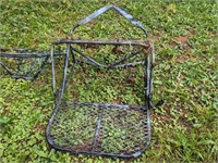 Self Climbing Deer Stand