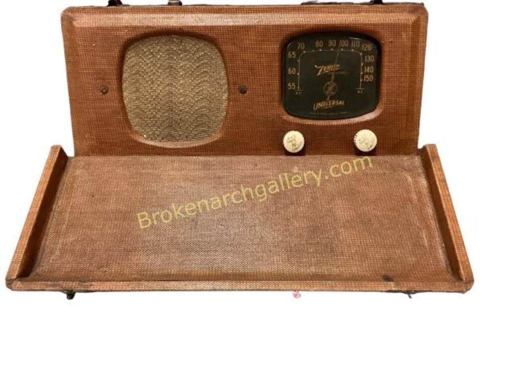 Vintage Suitcase Radio