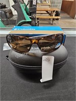 columbia sport sunglasses & case (display area)