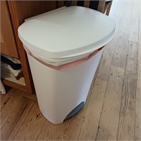 Step Garbage Can