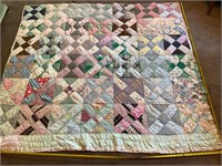 Vintage Quilt- Sizes in pics