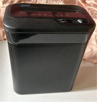 Staples paper shredder