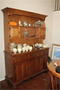 HUTCH W/3 DRAWERS & GALLERY RAIL ACCENT