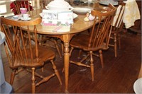LAMINATE TOP DINING TABLE W/LEAF & 6 WOOD CHAIRS