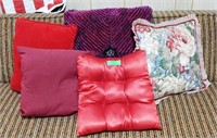 5 decorative pillows, various sizes