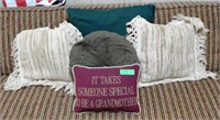 5 decorative pillows, various sizes