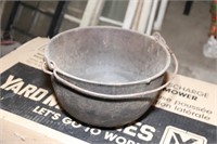 Cast iron pot 12"