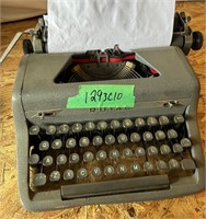 Antique working Royal Typewriter