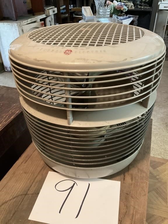 CLASSIC GE HASSOCK FAN
Tested and working