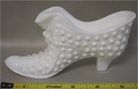 Vtg Fenton Milk Glass Hobnail Cat in a Shoe