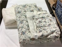 Bed set w/ comforter & skirt-full size