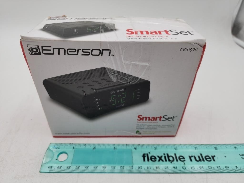 Emerson SmartSet Dual Alarm Clock Radio