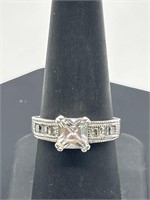 925 Silver and Crystal Ring
size 8
Total Weight