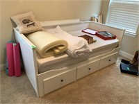 PRETTY DAYBED W GEL BED TOPPER & DRAWERS