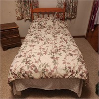 TWIN BED INCLUDING MATTRESSES & LINENS
