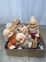 1934 7 Dwarfs, with 5 hats, 2 are missing.