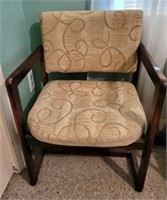 WOOD BASE/UPHOLSTERED ARM CHAIR
