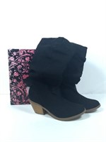 New Qupid Size 6 Black Suede Boots
