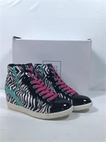 New Daily Shoes Size 5.5 Sneakers with Heel