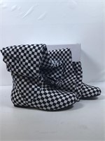 New Daily Shoes Size 6.5 Plaid Boots