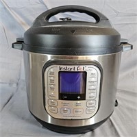 Instant Pot Quick Cooker -Very Clean