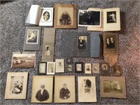 GROUP OF ANTIQUE PHOTOGRAPHS / CABINET CARDS -