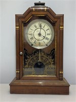 Vtg Seth Thomas Mantle Clock w/ Pendulum & Key.