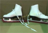 Ladies Skates with Guards Size 8