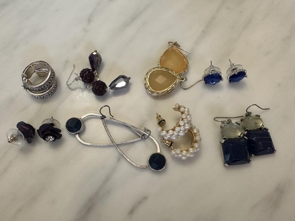 LOT OF 8 PAIRS OF EARRINGS