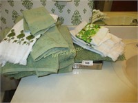 Dark green towels, hand towels and wash cloths