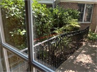 LOT - DECORATIVE METAL RAILING