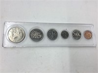 1968  Can Set In Plastic Case