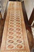 RUNNER RUG 32" X 16' (MEASUREMENT IS APPROXIMATE)