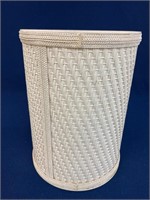 Basket weave white plastic trash can 11 3/4” tall