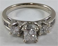 14KT WHITE GOLD .93CTS DIAMOND RING FEATURES