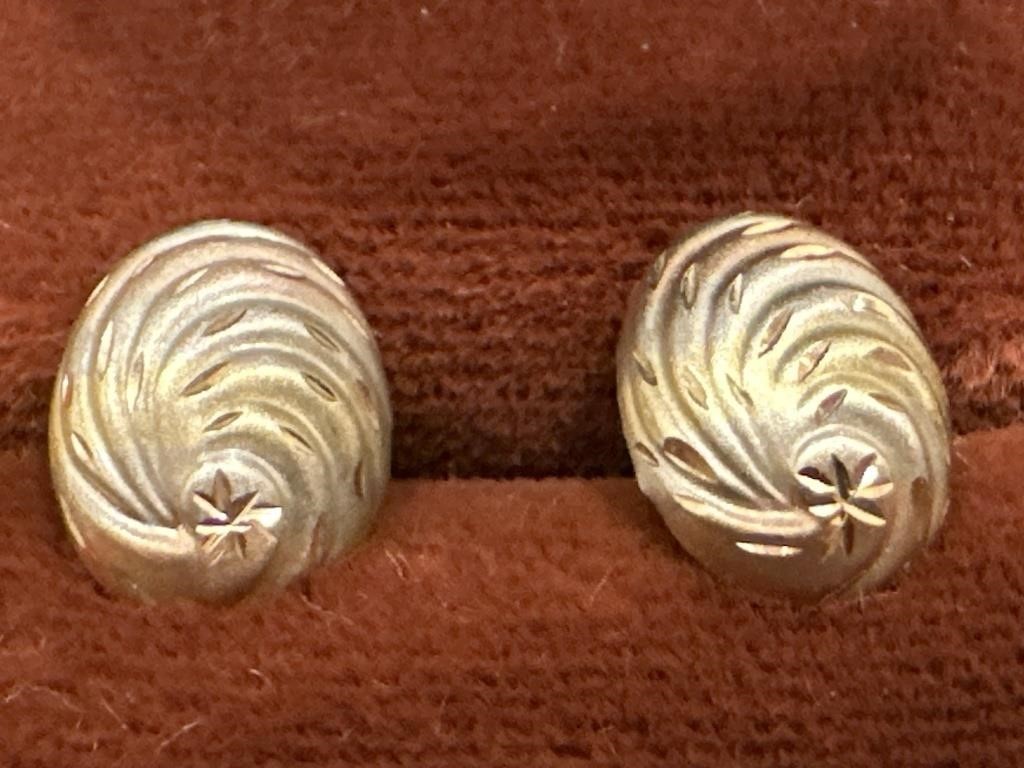14K SOLID GOLD Jacmel fluted swirl earrings 0.6g