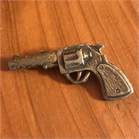 Metal Gun Pistol Revolver Hat or Brooch Pin