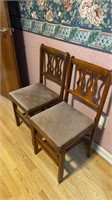 2 folding chairs