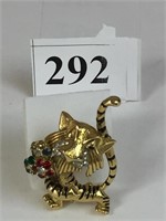 JOMAZ GOLD TONE TIGER PIN HOLDING FLOWERS WITH
