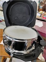 Pearl drum in hard case withstand