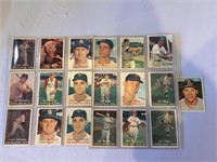 1957 Topps 19 cards