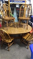 Oak table & 4 chairs with 2 table leaf