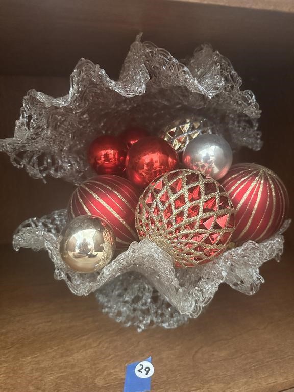 GLASS THREADS SHELL WITH ORNAMENTS