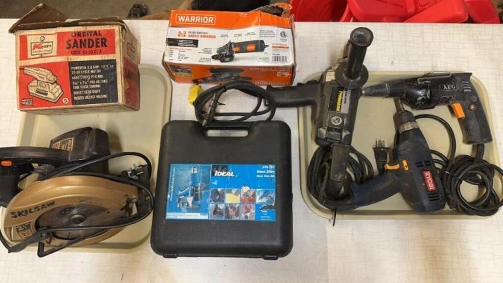 Mixed Power Tool Lot: Skillsaw, Sander, Grinder,