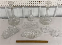 Box of pretty clear glass dishes, decanters etc…