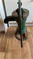 Ancienne pompe à eau