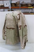 LARGE MILLITARY COLD WEATHER CAMO COAT