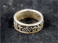 Vintage Look New Approx Size 7 1/2 Sterling Ring